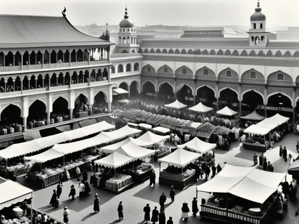 Una bulliciosa plaza en una ciudad culturalmente diversa capturada en una fotografía vintage en blanco y negro