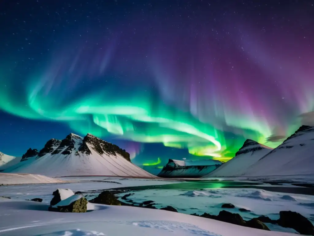 Un espectáculo mágico de las Luces del Norte sobre un paisaje nevado en Islandia